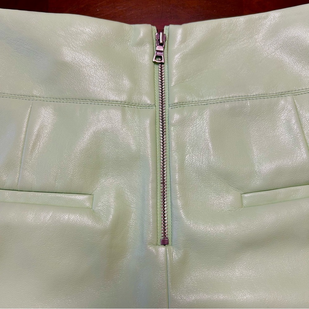 Alice + Olivia Faux Leather Green High-Waisted Shorts Size 10 - Picture 6 of 14
